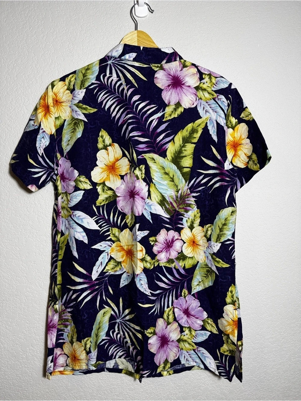 Chico's Design Tropical Hibiscus Floral Linen Blend Button Down Shirt Size 1 - Picture 2 of 9